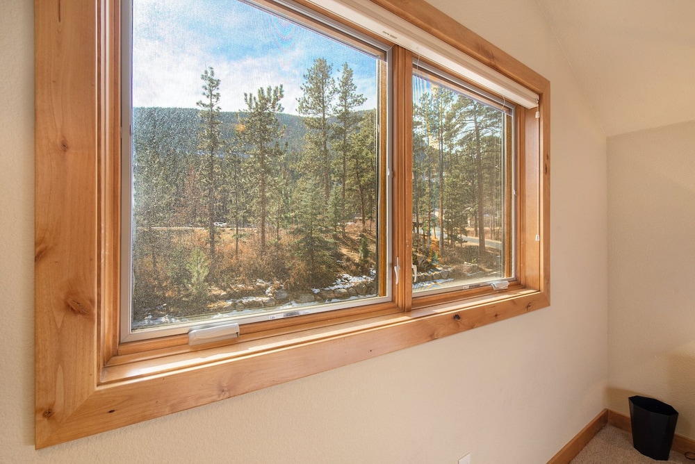 Fall River Retreat - Monthly Long-term Vacation Rental 3 Bedroom Townhouse by RedAwning