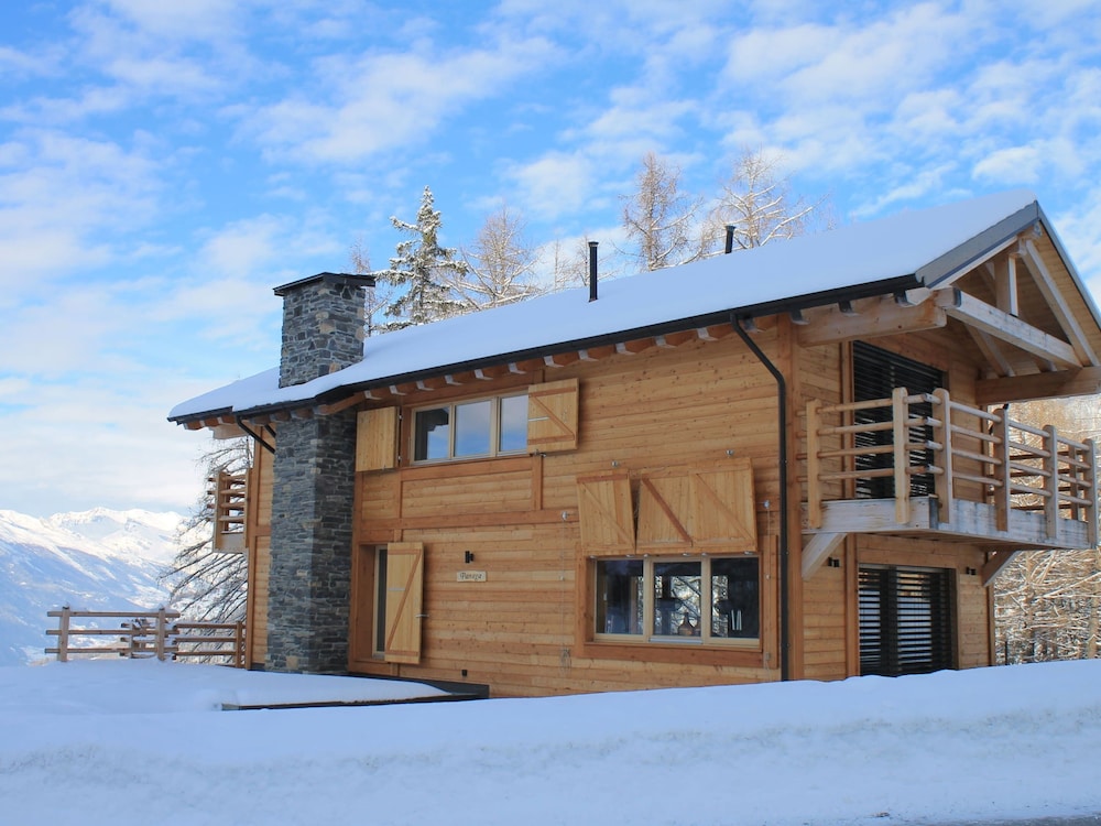 Chalet in La Tzoumaz Near Ski Lift