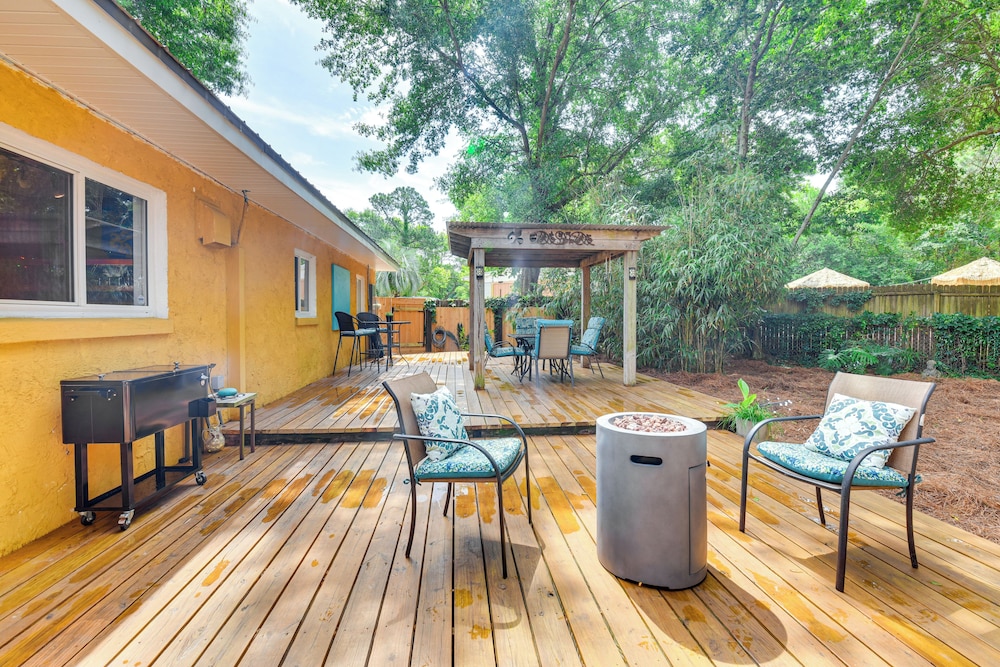 Fort Walton Beach Home ~ 2 Mi to Okaloosa Island!