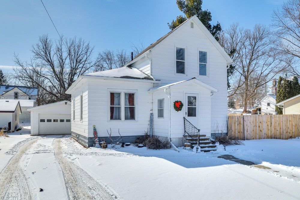 Steps to Root River: Home w/ Large Yard!