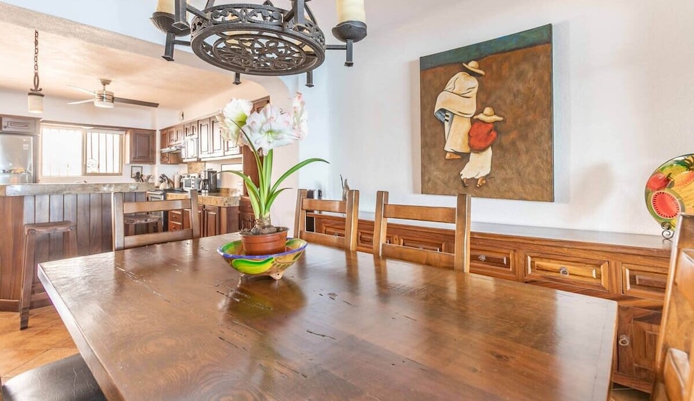 Ocean View 2Br Condo-balcony-beach-pool - 610