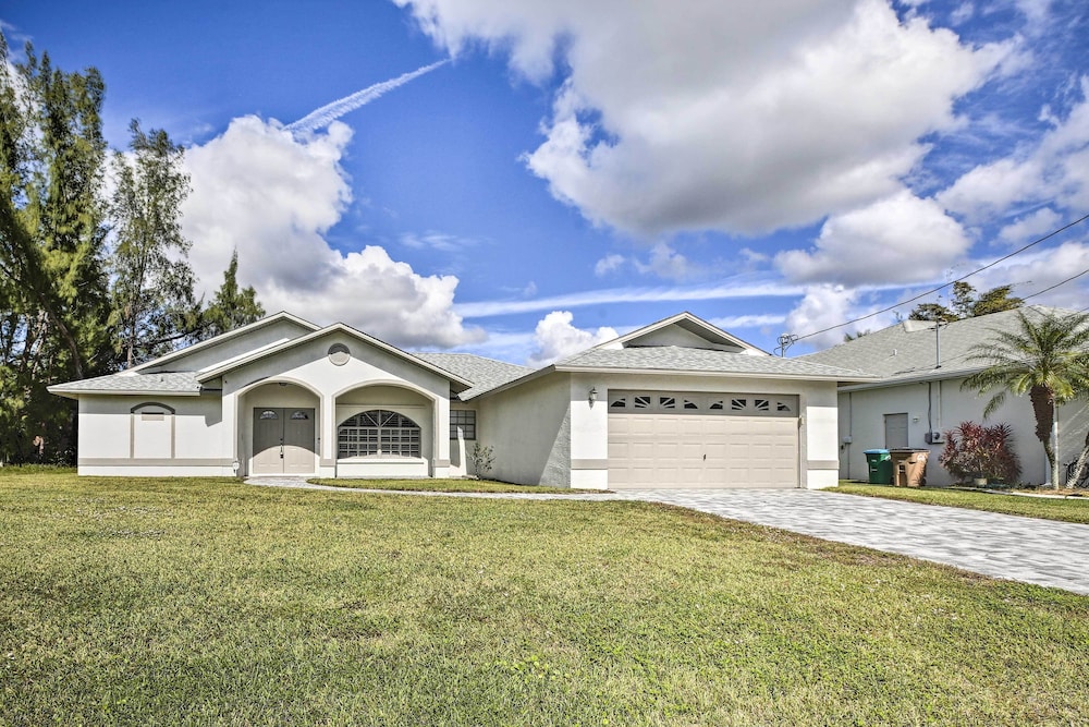 'villa Sol Mate' - Waterfront Cape Coral Home! view 3