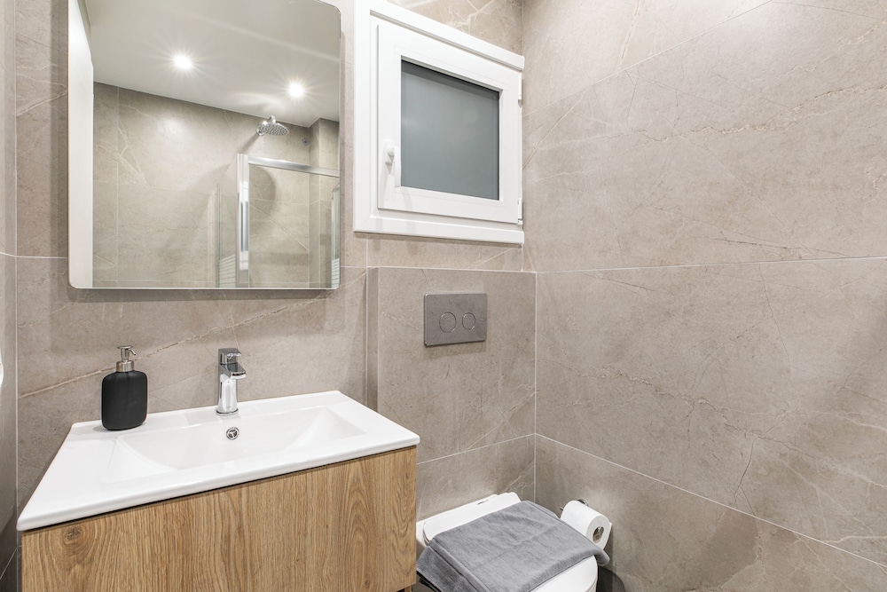 Anatoli - Athenian 2-BR Apartment in Athens