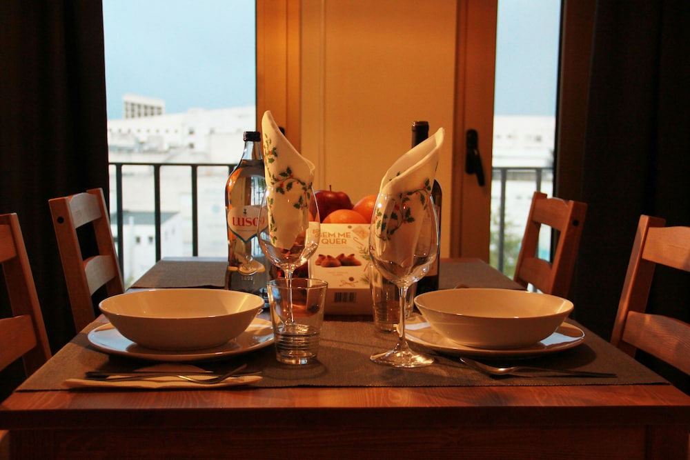 Bright Apartment in Entrecampos view 3