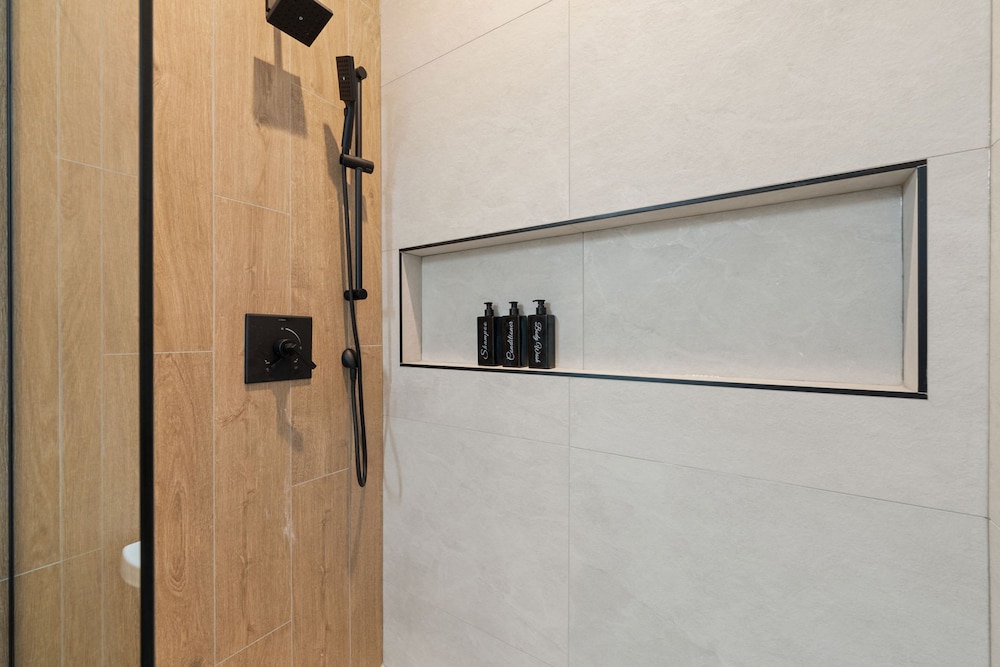 New Building in Med District - Modern 2bed 2bath
