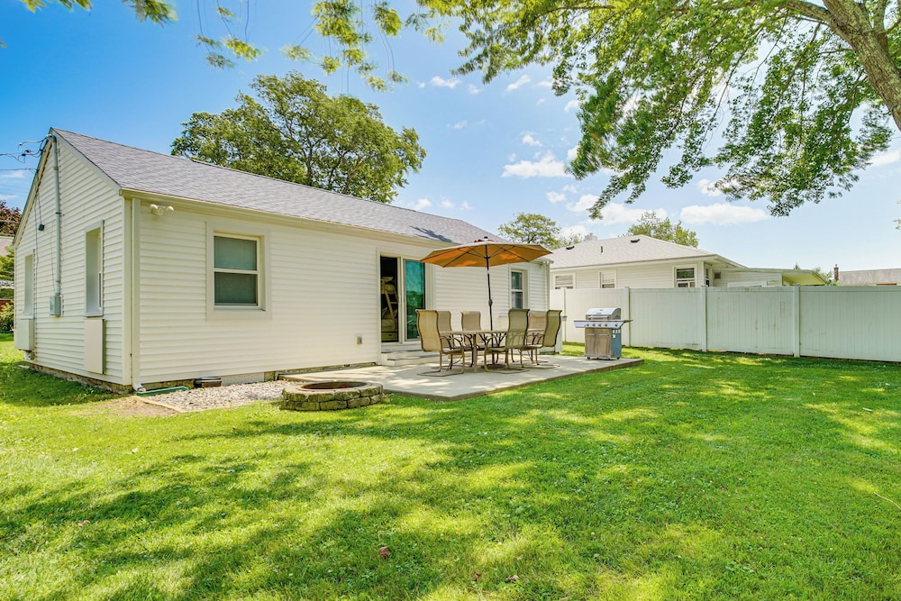 1/2 Mi to Beach: Family Retreat in Old Lyme!