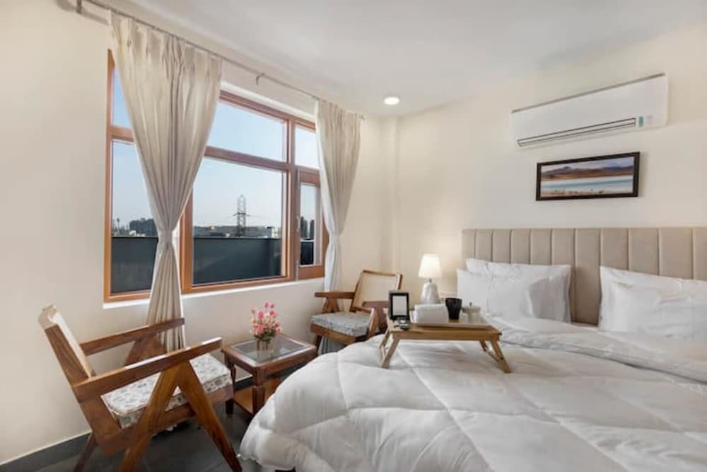 Penthouse W Jacuzzi Garden Extra Room Pets OK