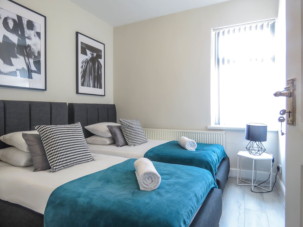 Tudors eSuites Birmingham Townhouse for Contractors view 5