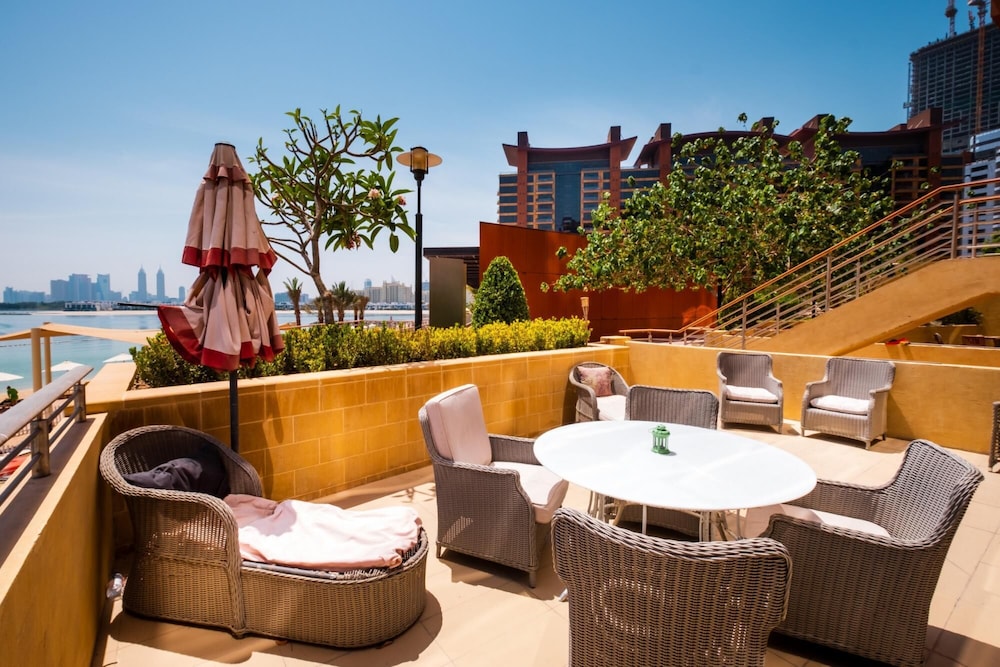 Exquisite 2BR w Exclusive Beach Access at the Palm