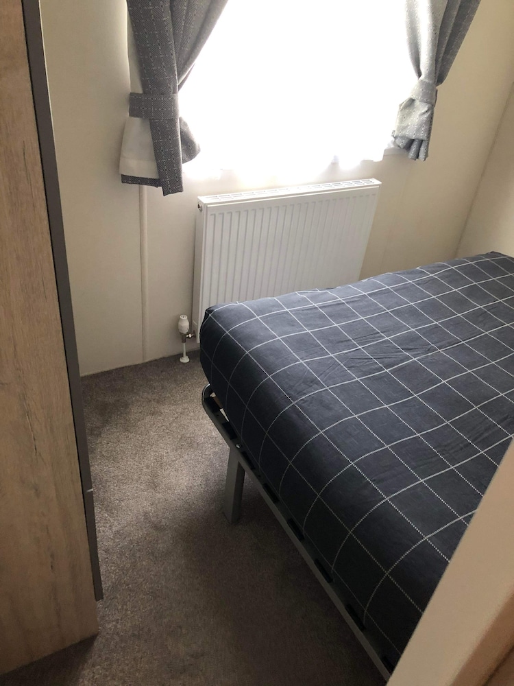 Charming 3-bed Carven in Hastings view 4