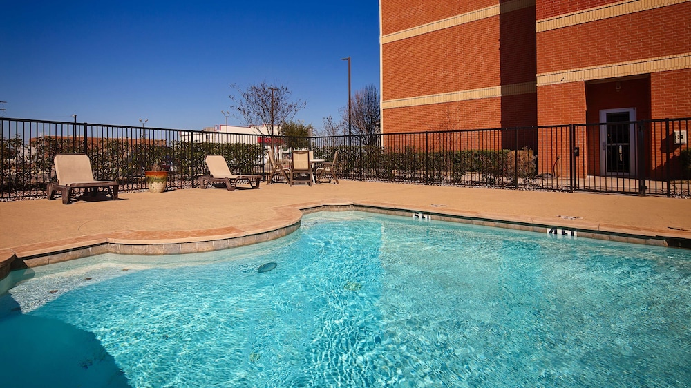 Best Western Lockhart Hotel & Suites