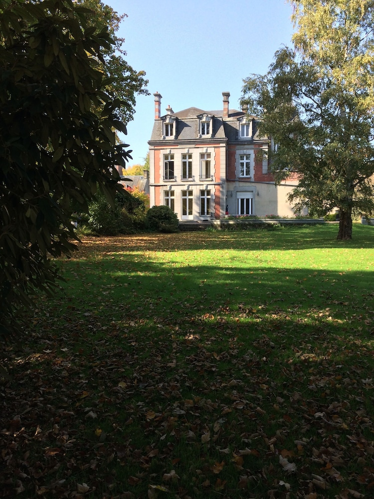 Domaine des 1000 Navettes view 3