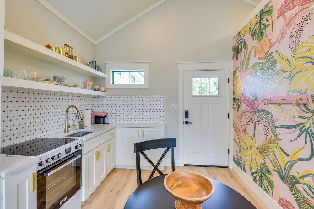 Walk to Laguna Beach: Modern Studio in Pcb!