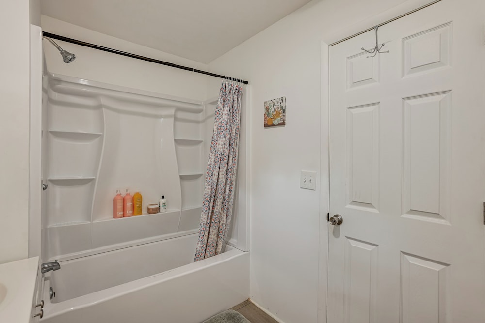 Pet-friendly Retreat: Over 3 Acres in Baldwin!