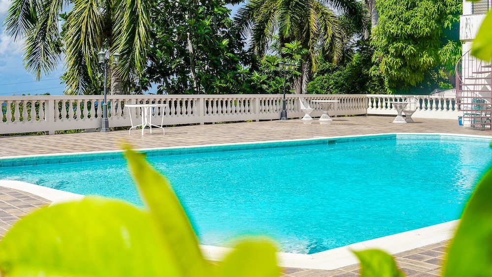 Mira Bay Apartments