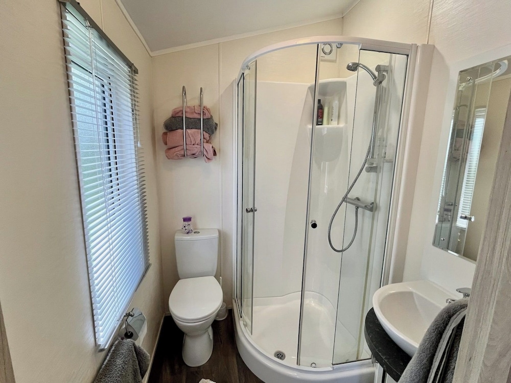 Sea Breeze Villa Near to Newquay Sleeping 6 Guests
