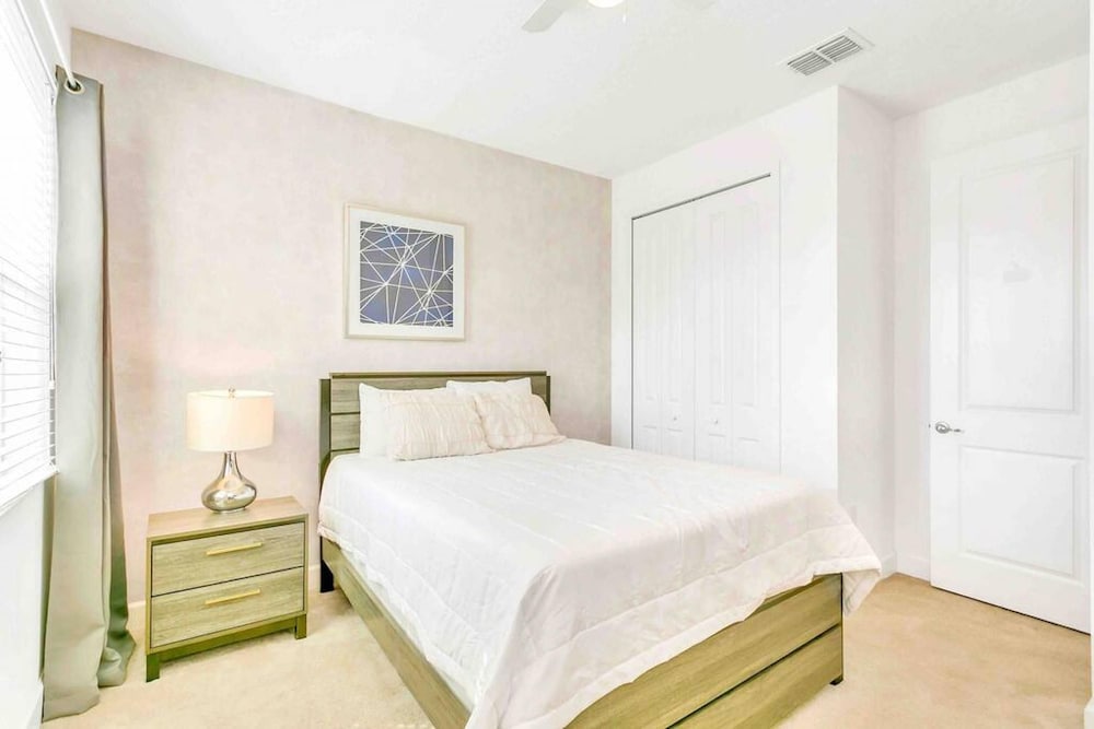 Super Size - 11br Spacious Home w Pool HOT TUB