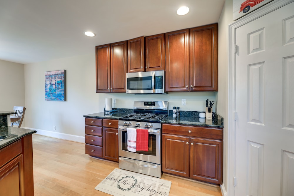 Harkers Island Vacation Rental With Pool Table! view 4