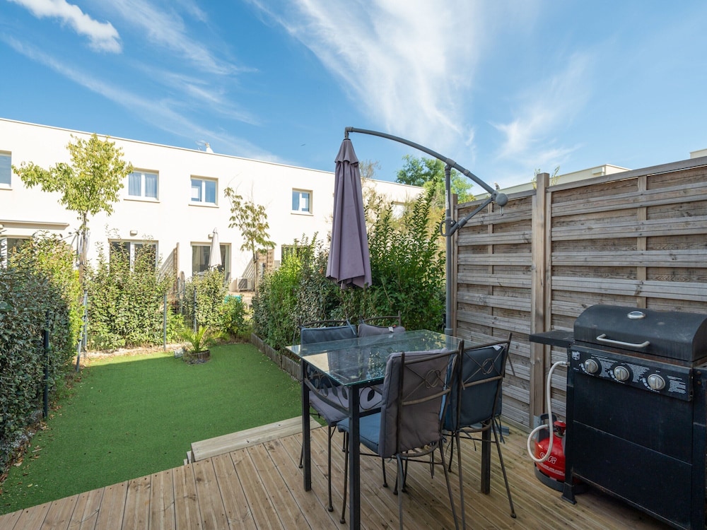Cozy Beachside Villa in Serignan