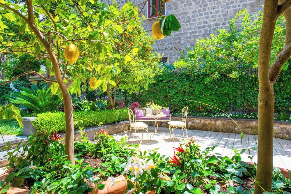 Villa In Sorrento Center | Gardens & Outdoor Space