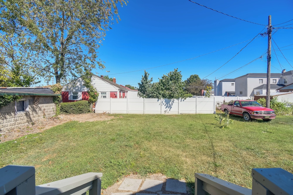 Walk to Ritter Park: Renovated Home Near Marshall!