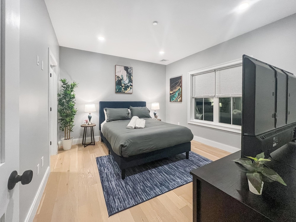 Luxury 3BD 2BA Near Logan Airport and T Station photo 4
