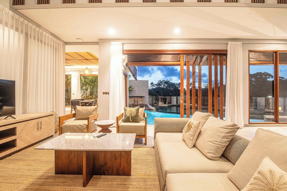 5-br Beach Villa in Canggu Overlooking Rice Fields