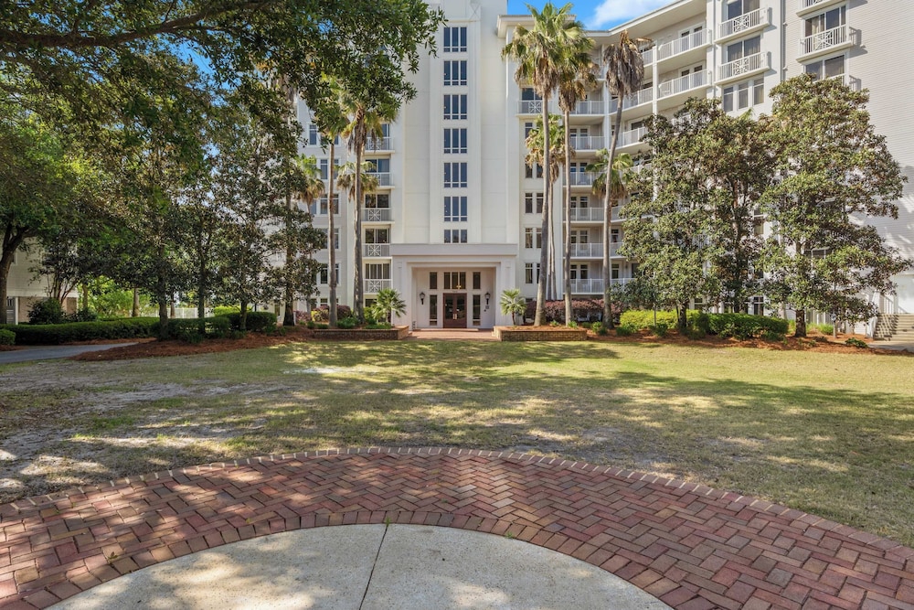 Serene Studio at Sandestin Pool, Hot Tub, Beach Shuttle, Walk to Baytowne