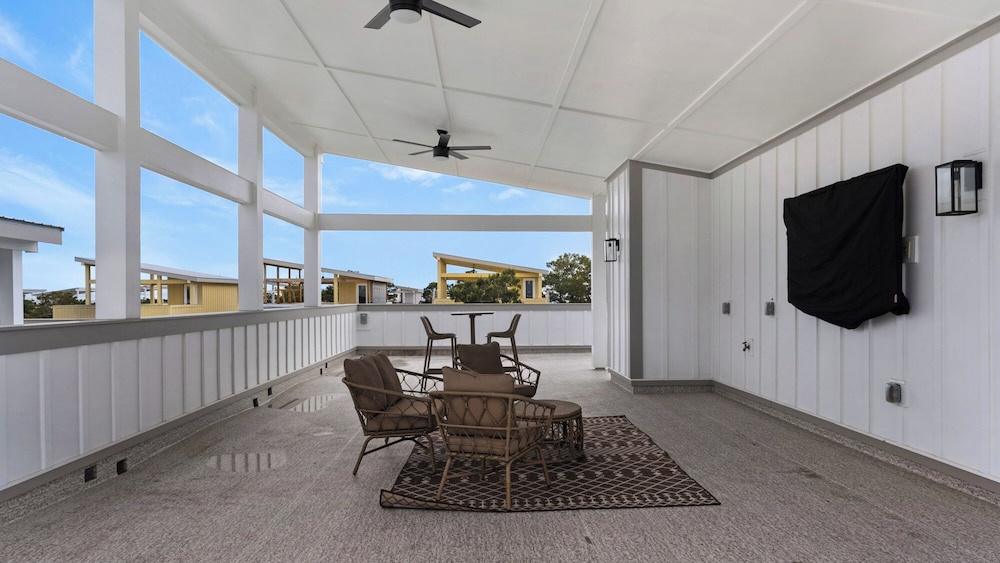 Inlet Beach Retreat With Rooftop Views, 4 Bikes + Free Attraction Tickets!