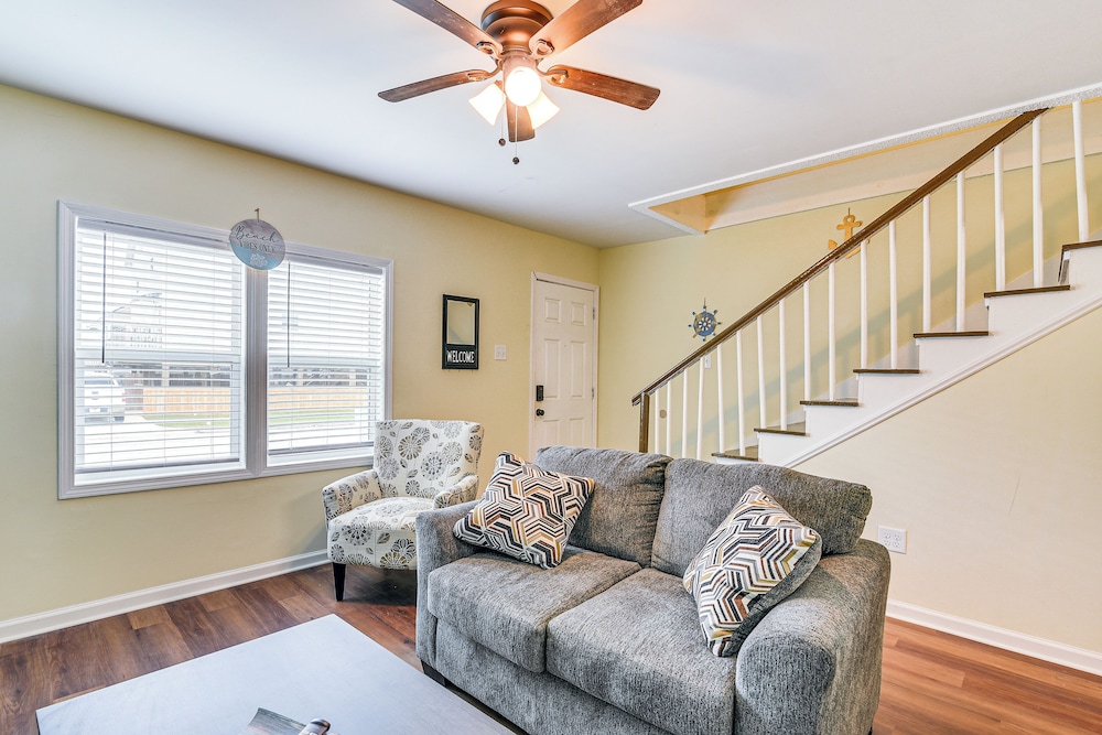 1 Mi to Historic Pleasure Pier: Galveston Home