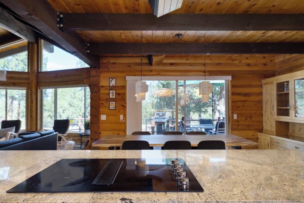 High-end Cabin 3BR 30min to Hoodoo Ski