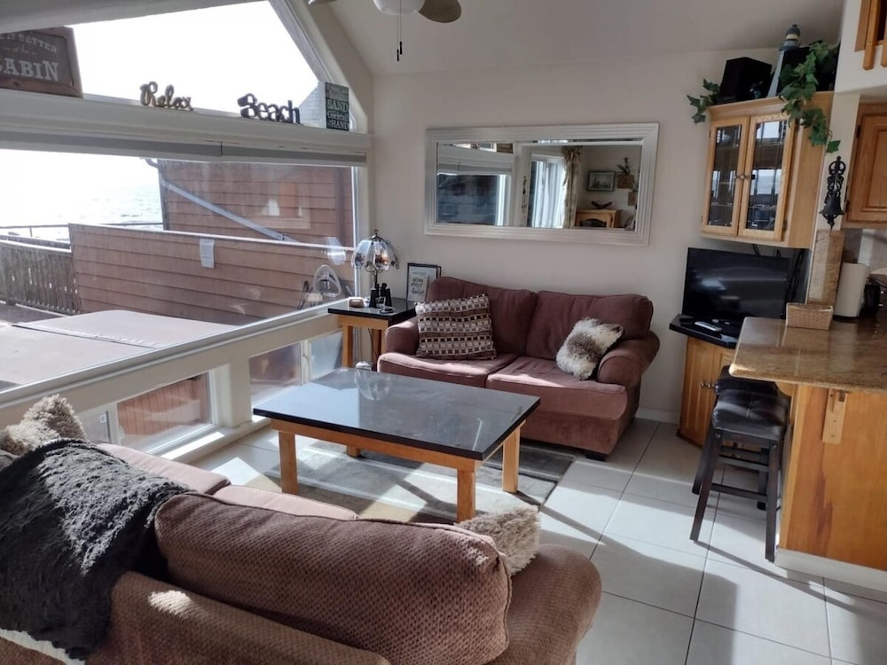 Ocean Front Cabin 17 Jacuzzi Remarkable Views