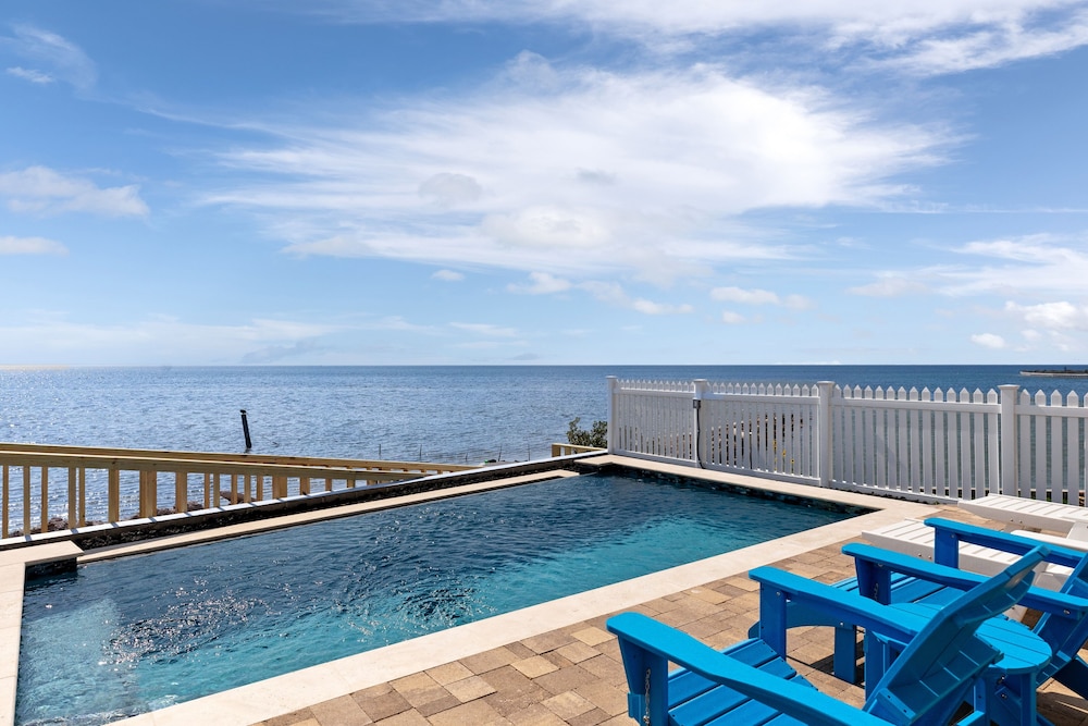 Ahh Da Sea - Waterfront, Backyard Ramp To Jetty & Laguna 3 Bedroom Home