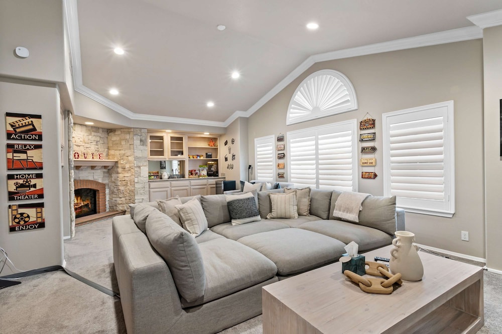 Luxury Pool Home w Theater Games Mountain View