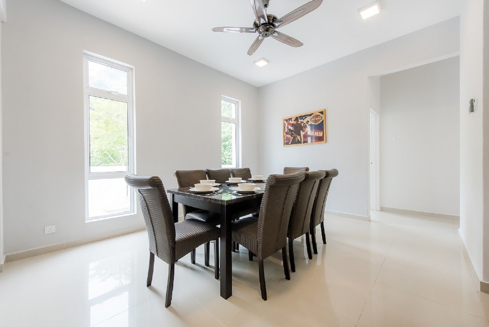 New Corner Shamrock Beach Villas Seaview
