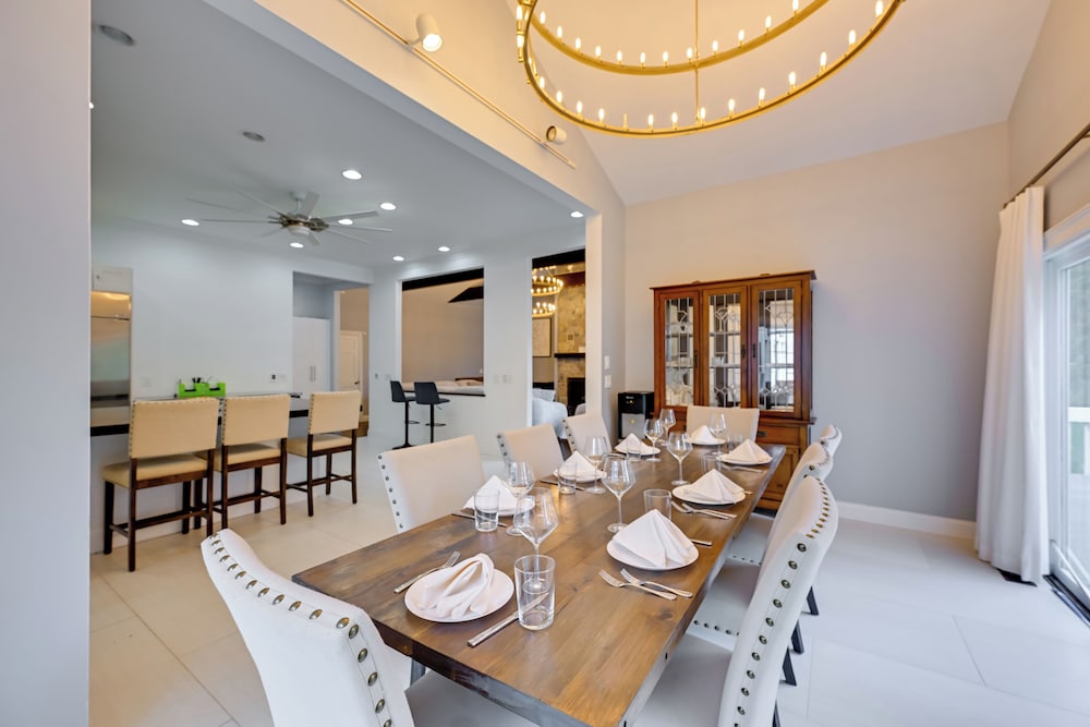 High-end Estate in Norwalk: Quiet & Spacious!