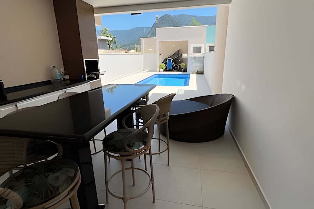 Casa com piscina em Boraceia