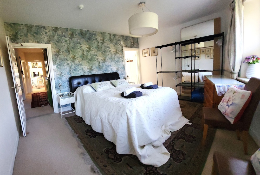 Escape the Ordinary - Dorset Village Vacation