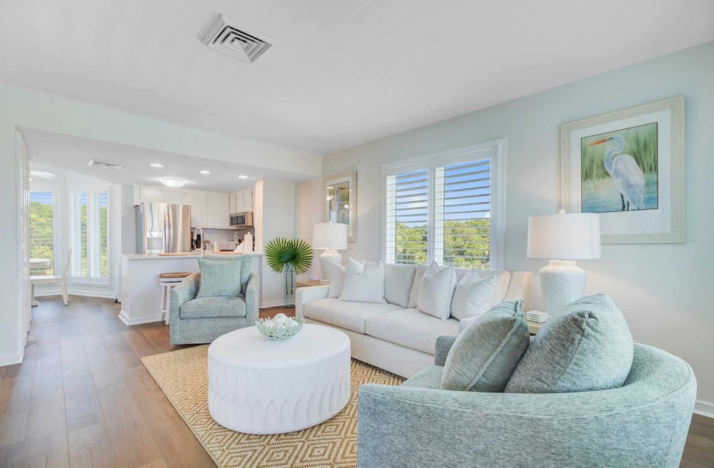 Oceanview Condo + Pool, Balcony & Beach Access 304 D Port O Call by Avantstay