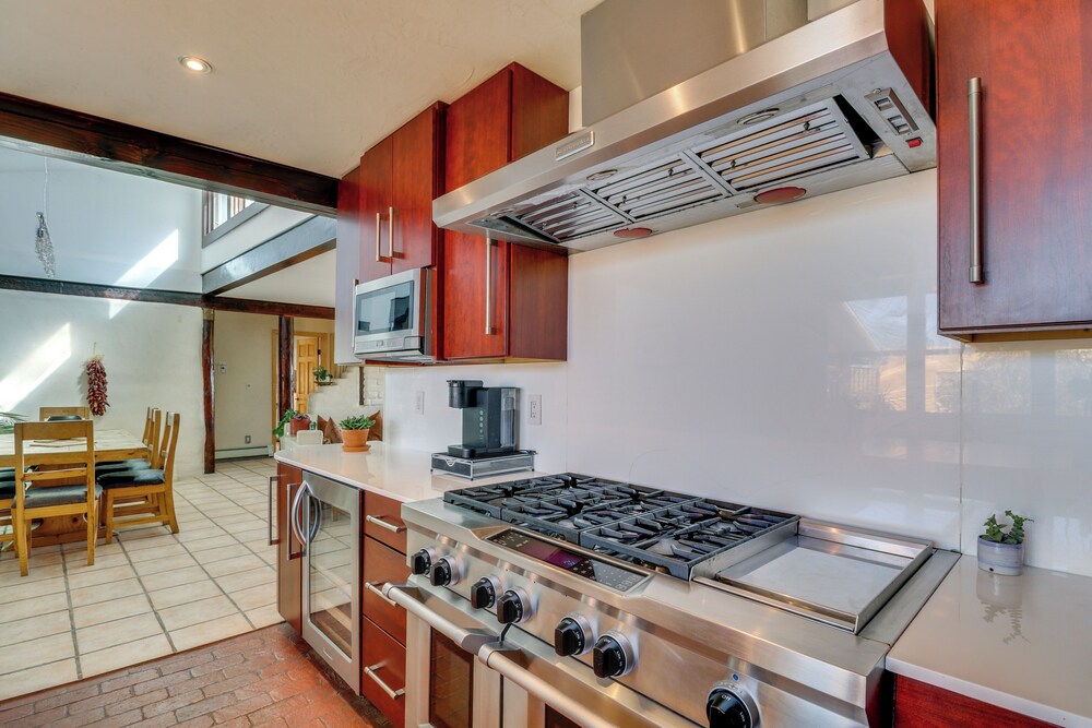 Spacious Mtn-view Gem in Corrales!
