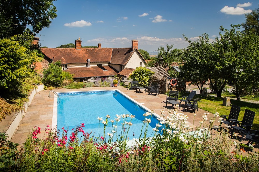 Bridgwater Vacations - Castle of Comfort Hotel  Restaurant - Property Image 6