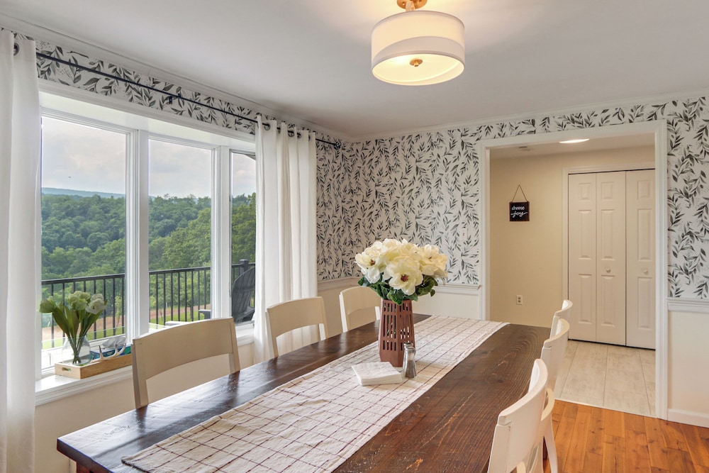 Mtn-view Pleasantville Home on 100 Acres!