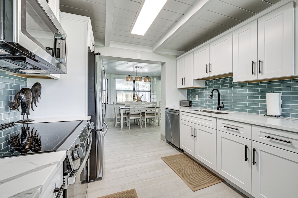 Steps to Englewood Beach: Home w/ Outdoor Oasis!
