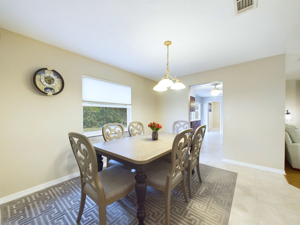 Cozy 4 Bedroom Home on Merritt Island
