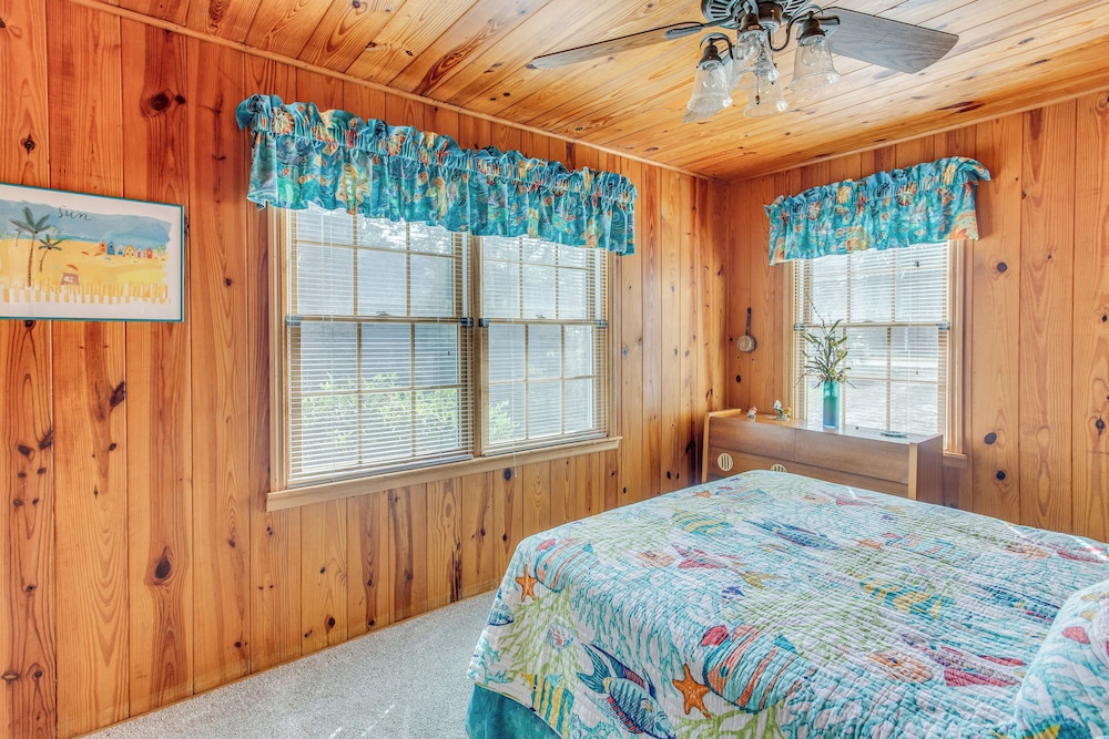Walk to Ocean: Home w/ Deck in North Myrtle Beach