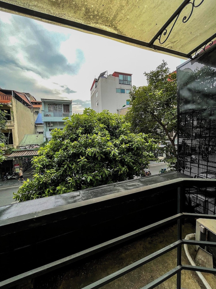 ZEUS LIVING OLD QUARTER HANOI