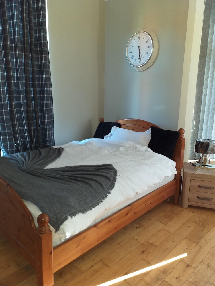 Charming 1-bed Studio in Leeds view 2