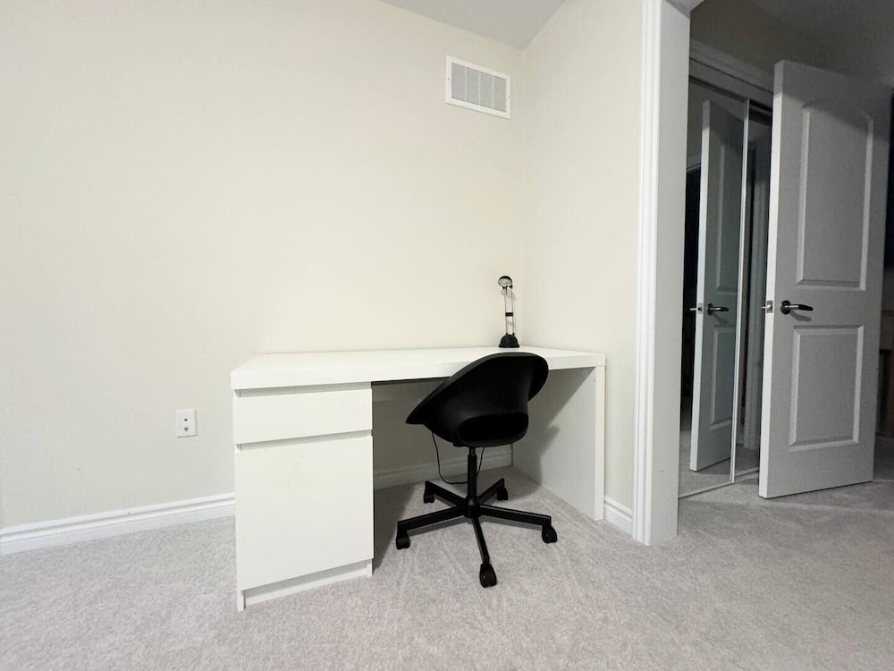 Brand New 5 Bedroom Home in West Niagara