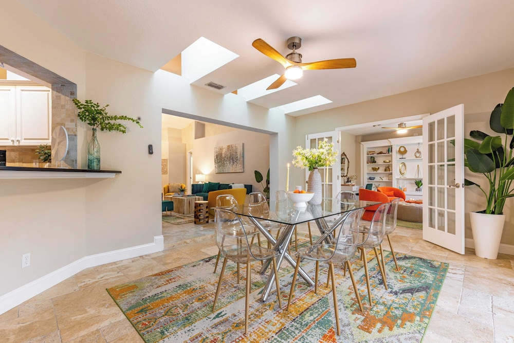 Private Pool, Firepit, Game Room Mins to Beaches + Community Amenities Casa Solara by Avantstay