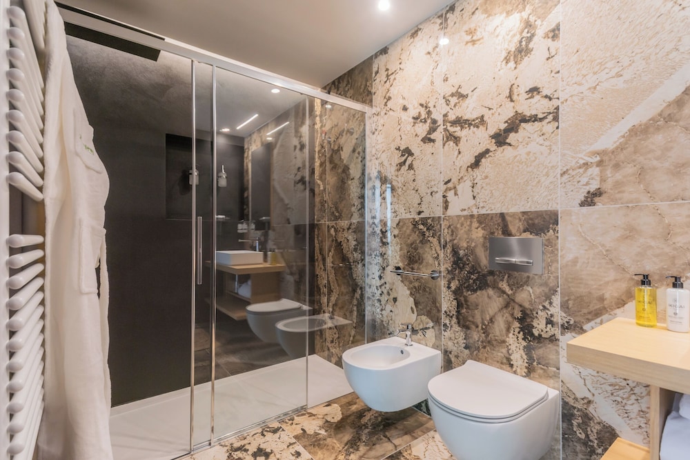Pureview Luxury Suites, with breakfast & pool by Rent all Como